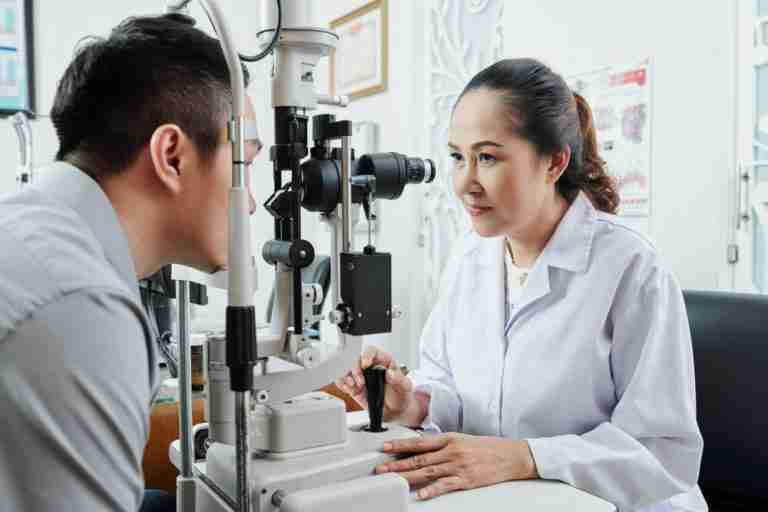 Optometrist in Singapore